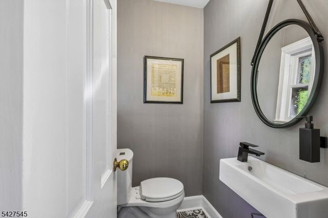 23 Greenview Way, Montclair Twp., NJ 07043