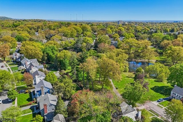 23 Greenview Way, Montclair Twp., NJ 07043