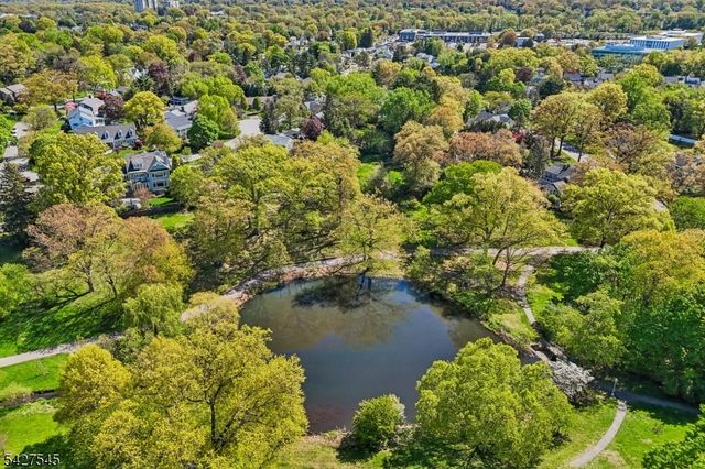 23 Greenview Way, Montclair Twp., NJ 07043