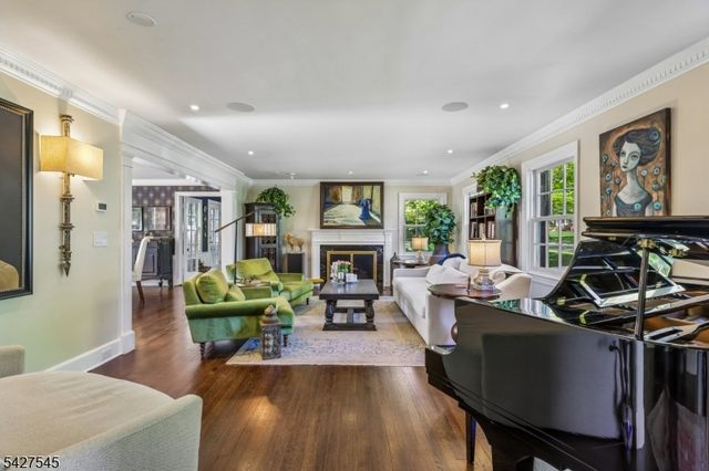 23 Greenview Way, Montclair Twp., NJ 07043