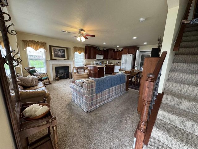2825 Holiday Drive, Janesville, WI 53545