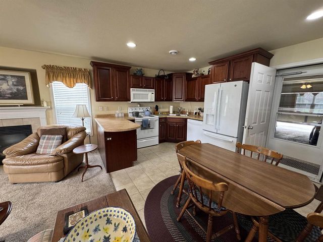 2825 Holiday Drive, Janesville, WI 53545