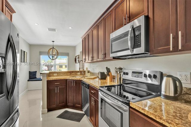 6550 SW 52nd Ter, South Miami, FL 33155
