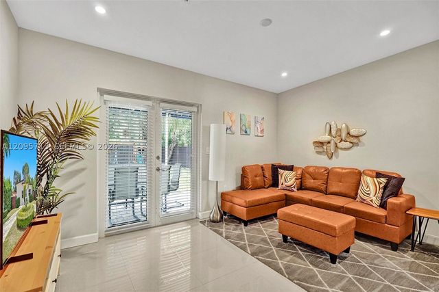 6550 SW 52nd Ter, South Miami, FL 33155