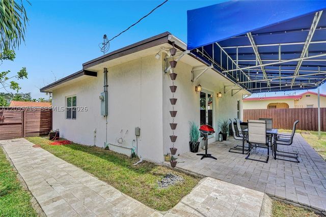 6550 SW 52nd Ter, South Miami, FL 33155