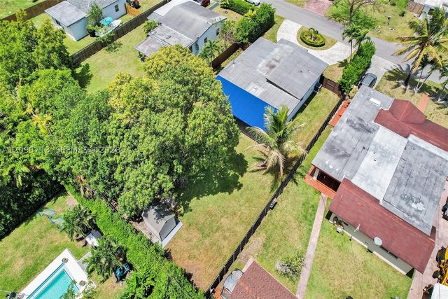 6550 SW 52nd Ter, South Miami, FL 33155