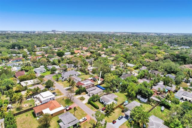 6550 SW 52nd Ter, South Miami, FL 33155