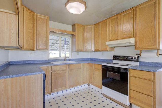 16400 Ash Ave, Patterson, CA 95363