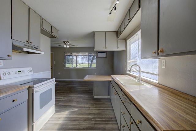 16400 Ash Ave, Patterson, CA 95363