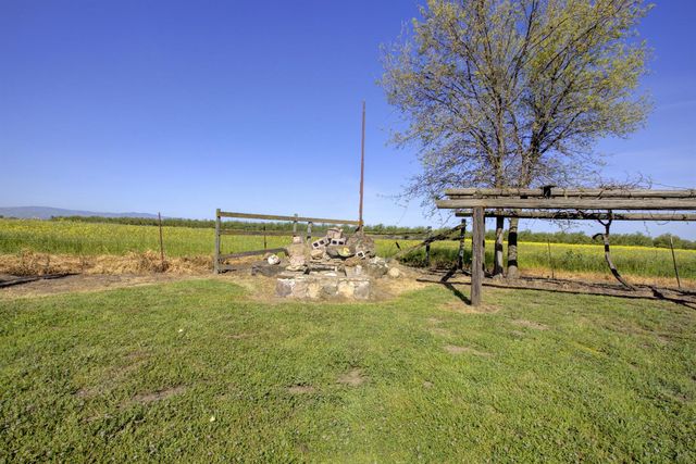 16400 Ash Ave, Patterson, CA 95363