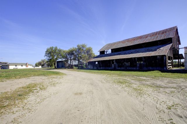 16400 Ash Ave, Patterson, CA 95363