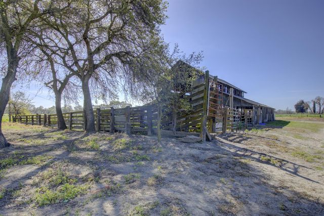 16400 Ash Ave, Patterson, CA 95363