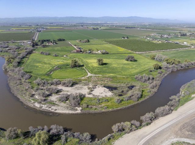 16400 Ash Ave, Patterson, CA 95363