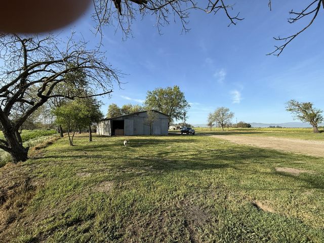 16400 Ash Ave, Patterson, CA 95363