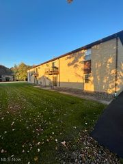 271 Folsom Street 6, Champion, OH 44483