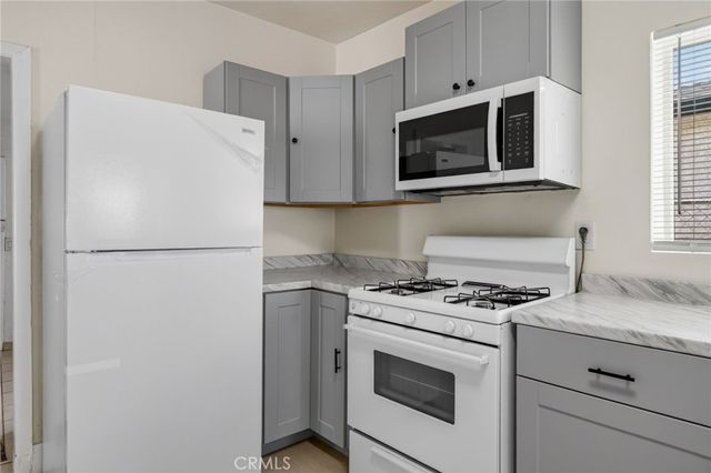 160 Highland Avenue, Riverside, CA 92507