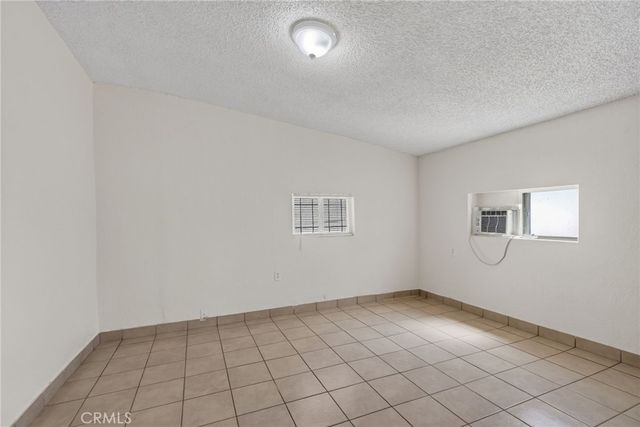 160 Highland Avenue, Riverside, CA 92507