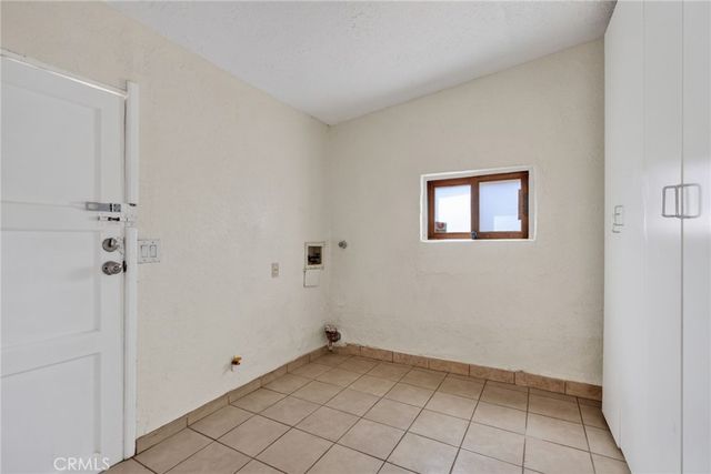 160 Highland Avenue, Riverside, CA 92507
