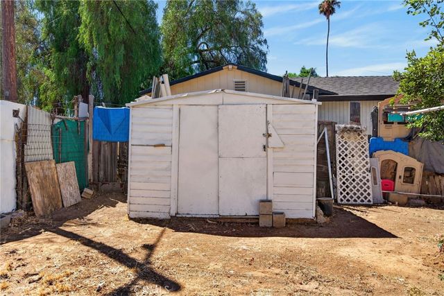160 Highland Avenue, Riverside, CA 92507