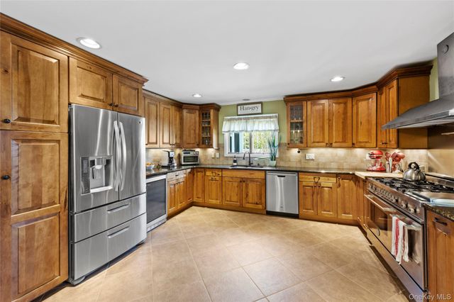 119 Hubbard Avenue, Riverhead, NY 11901