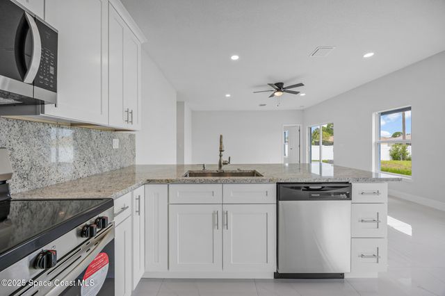 947 Hutchins Street SE, Palm Bay, FL 32909