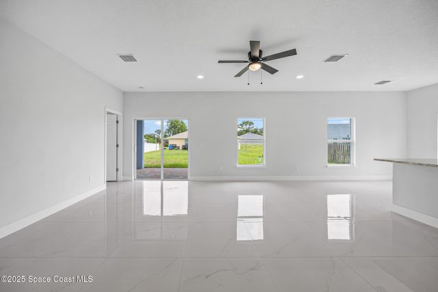 947 Hutchins Street SE, Palm Bay, FL 32909