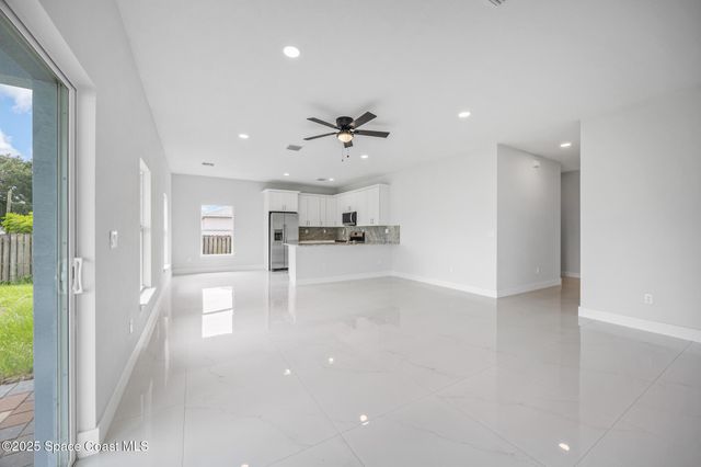 947 Hutchins Street SE, Palm Bay, FL 32909