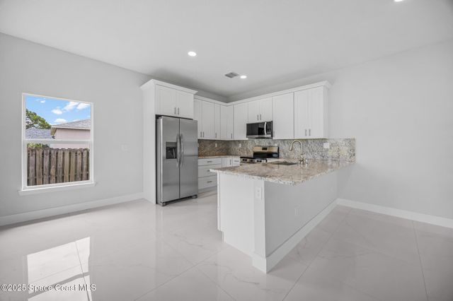 947 Hutchins Street SE, Palm Bay, FL 32909