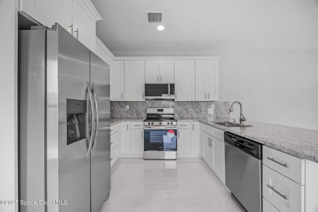 947 Hutchins Street SE, Palm Bay, FL 32909