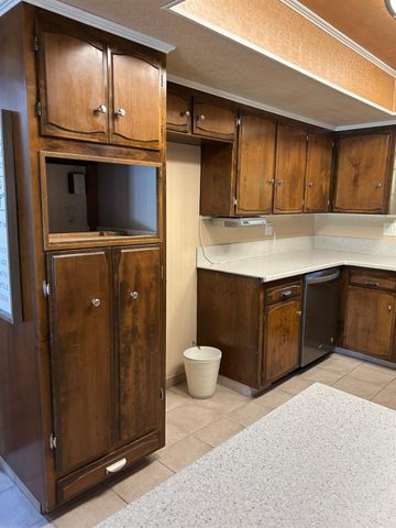 2360 23rd Avenue, Kingsburg, CA 93631