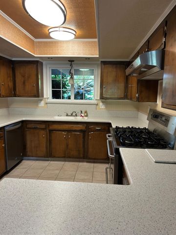 2360 23rd Avenue, Kingsburg, CA 93631