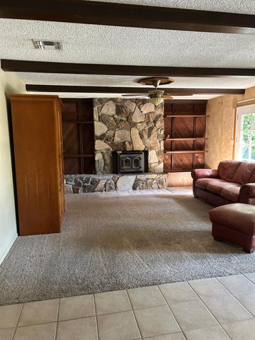 2360 23rd Avenue, Kingsburg, CA 93631