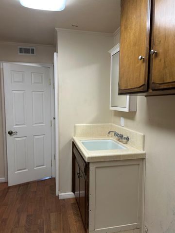 2360 23rd Avenue, Kingsburg, CA 93631