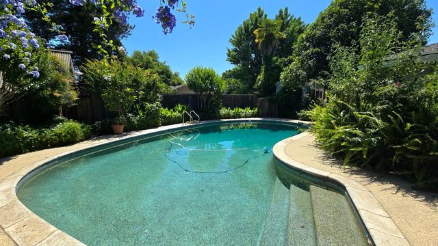 2360 23rd Avenue, Kingsburg, CA 93631