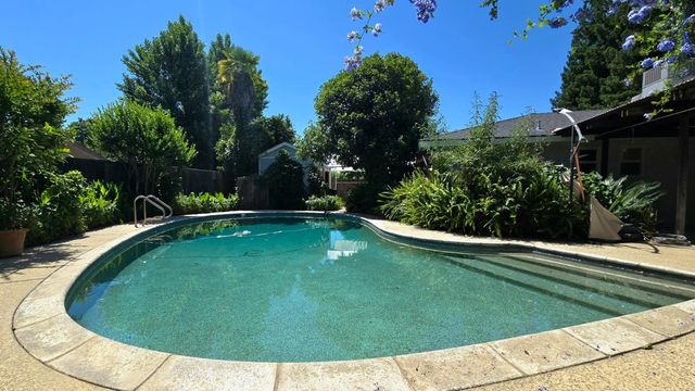 2360 23rd Avenue, Kingsburg, CA 93631