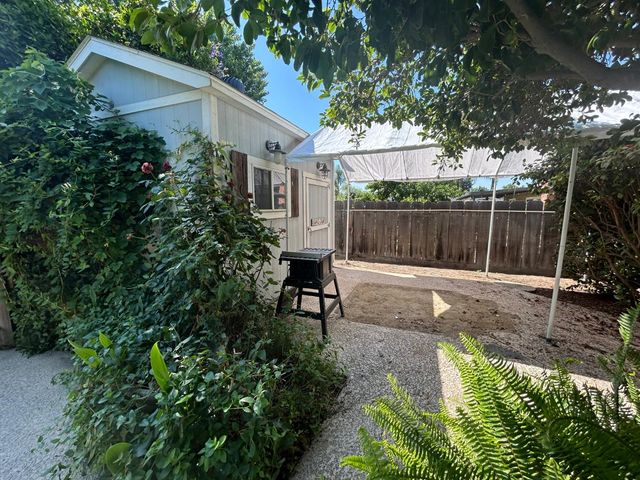 2360 23rd Avenue, Kingsburg, CA 93631