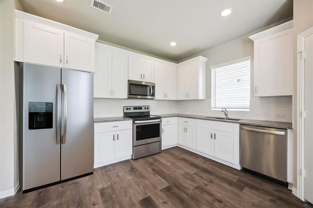 114 S Rose St, Texas City, TX 77591