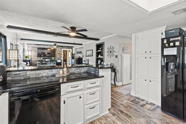 506 River Oaks Drive, Huntsville, TX 77340