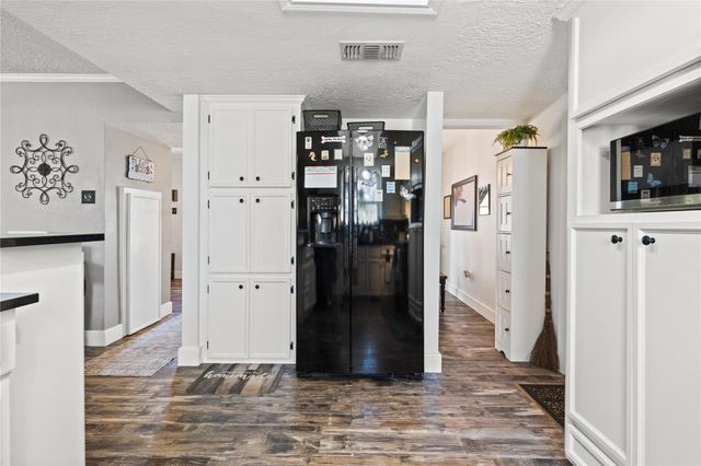 506 River Oaks Drive, Huntsville, TX 77340