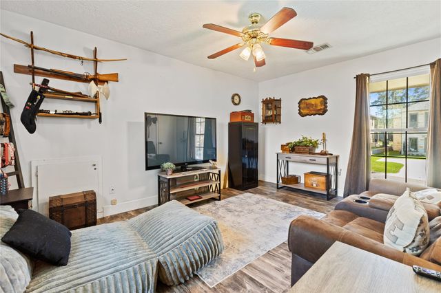 506 River Oaks Drive, Huntsville, TX 77340