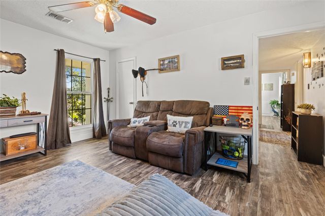 506 River Oaks Drive, Huntsville, TX 77340