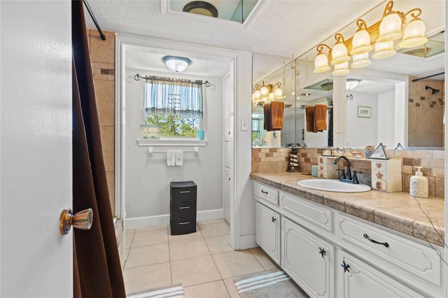 506 River Oaks Drive, Huntsville, TX 77340