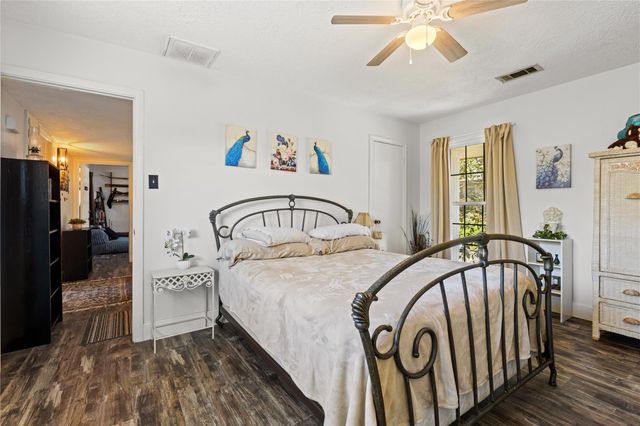 506 River Oaks Drive, Huntsville, TX 77340