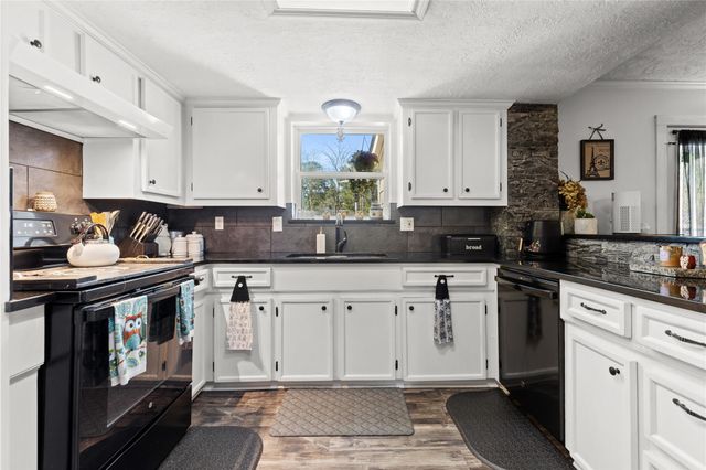 506 River Oaks Drive, Huntsville, TX 77340