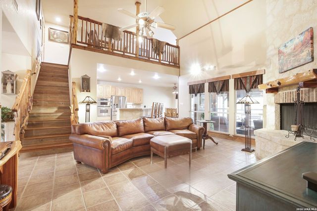 309 LOST OAKS DR, Boerne, TX 78006