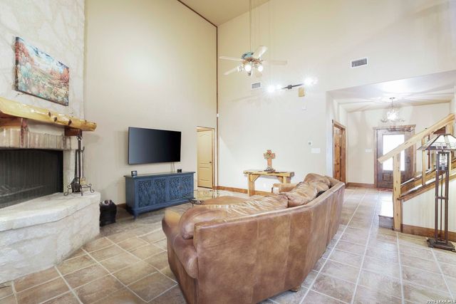 309 LOST OAKS DR, Boerne, TX 78006
