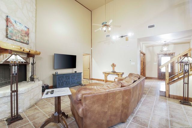 309 LOST OAKS DR, Boerne, TX 78006