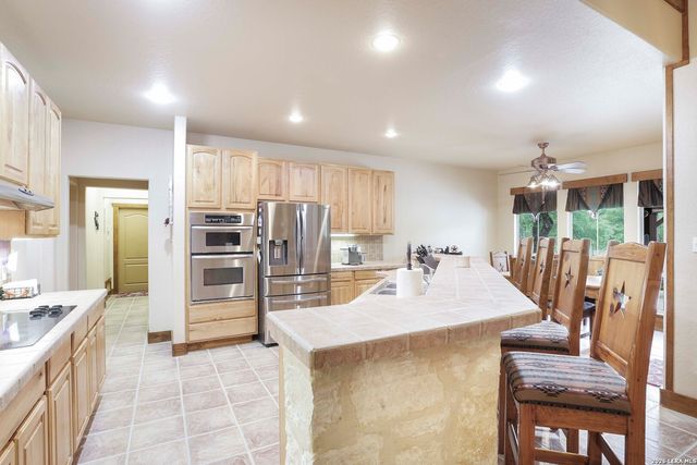 309 LOST OAKS DR, Boerne, TX 78006