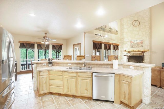 309 LOST OAKS DR, Boerne, TX 78006