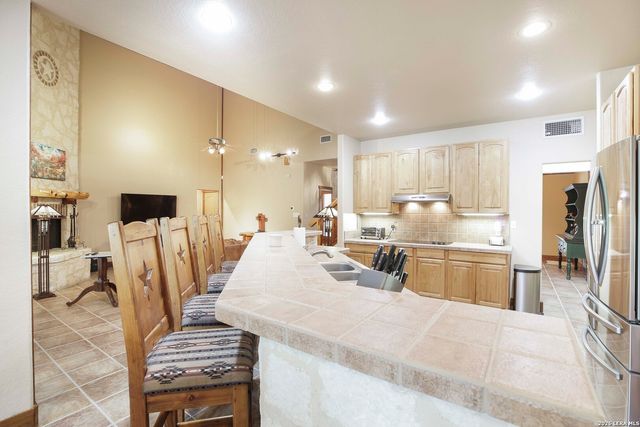 309 LOST OAKS DR, Boerne, TX 78006